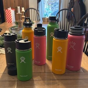 Hydro Flask vacuum isolated stainless water bottles 7 various sizes and colors